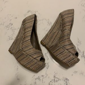 Shoedazzle multi-corn stitch wedges. 6 inches
